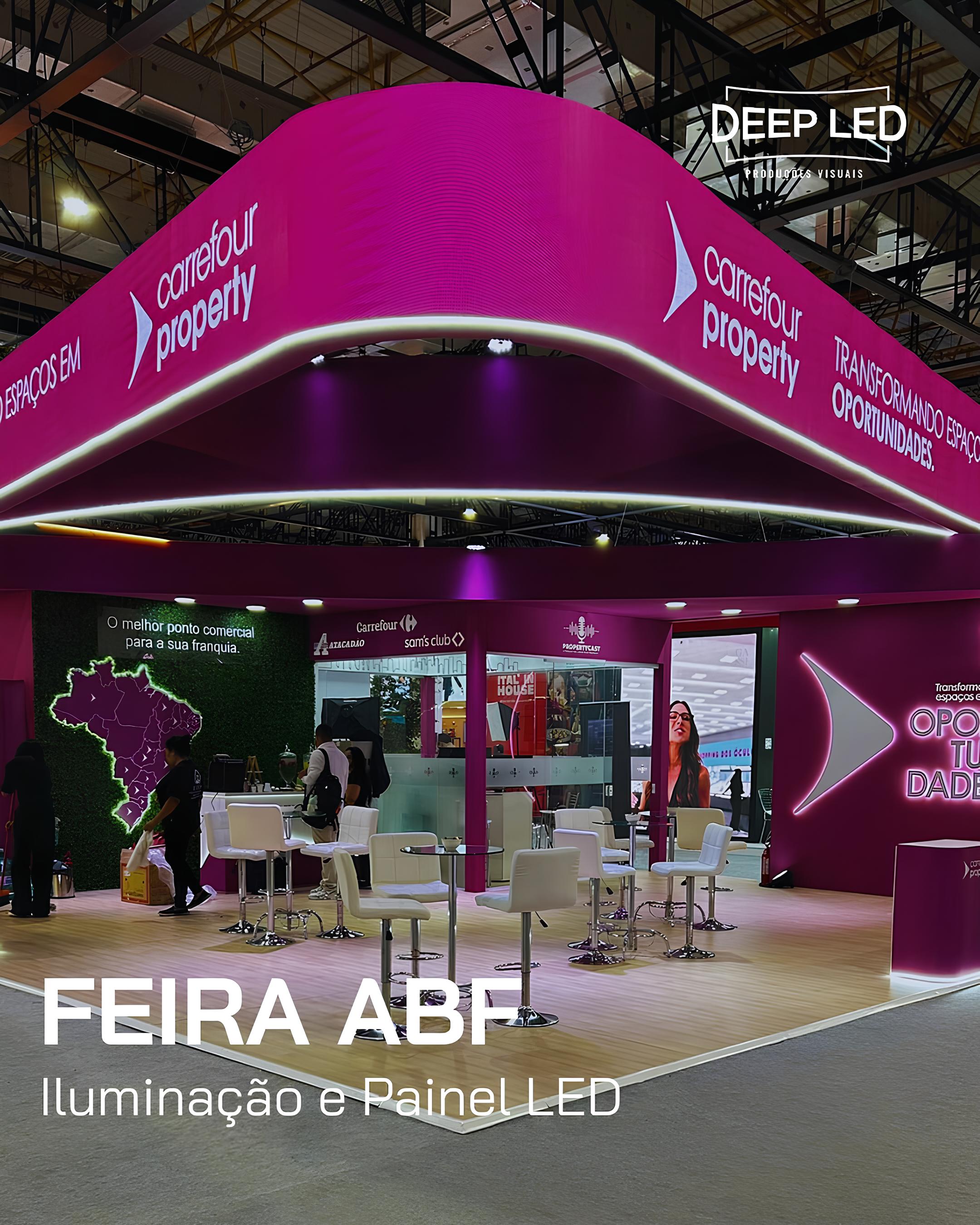 Stand Carrefour Property com iluminação e painel de LED na Feira ABF