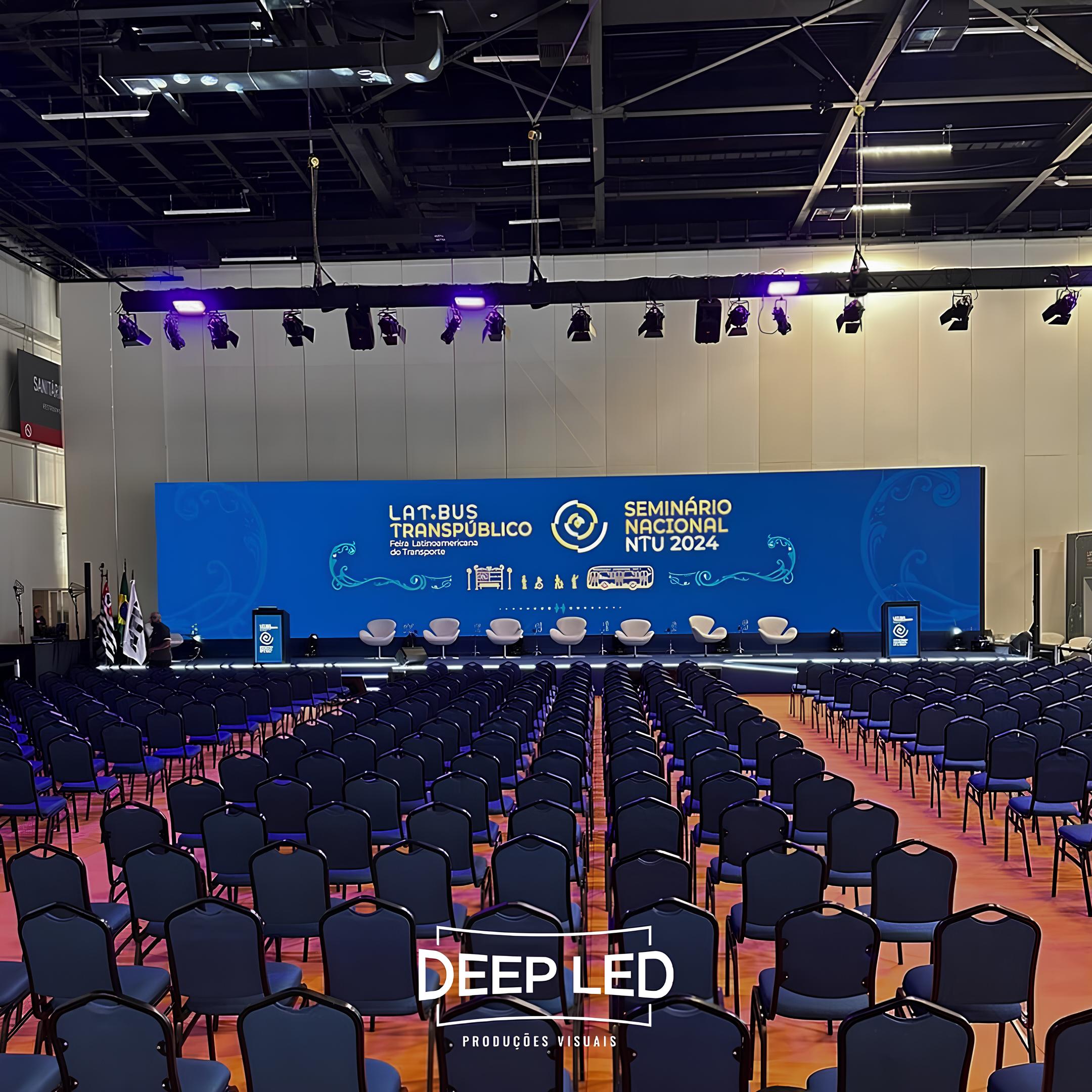 Palco com painel de LED no Seminário Nacional NTU 2024