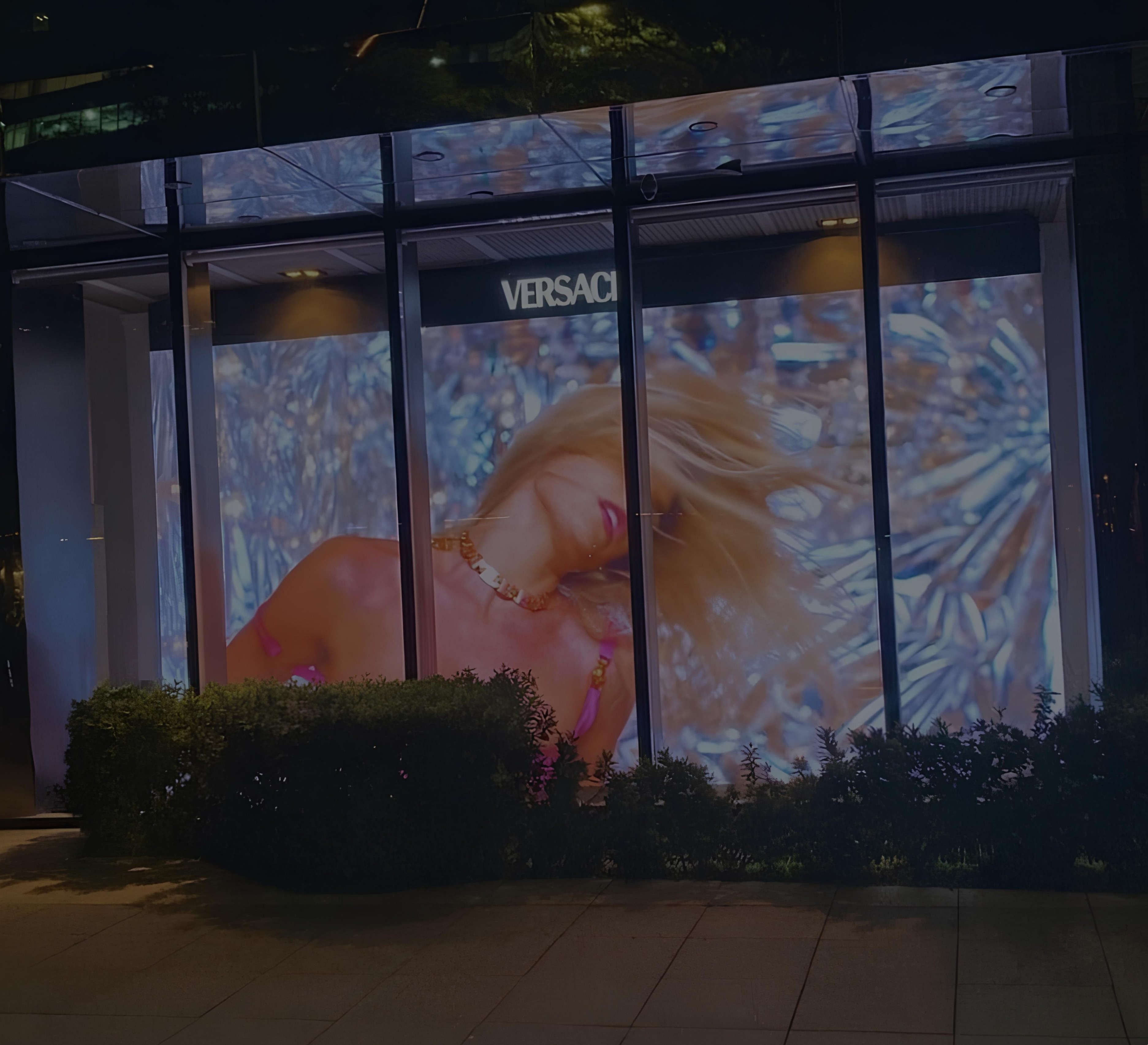 Fachada com vitrine dinâmica